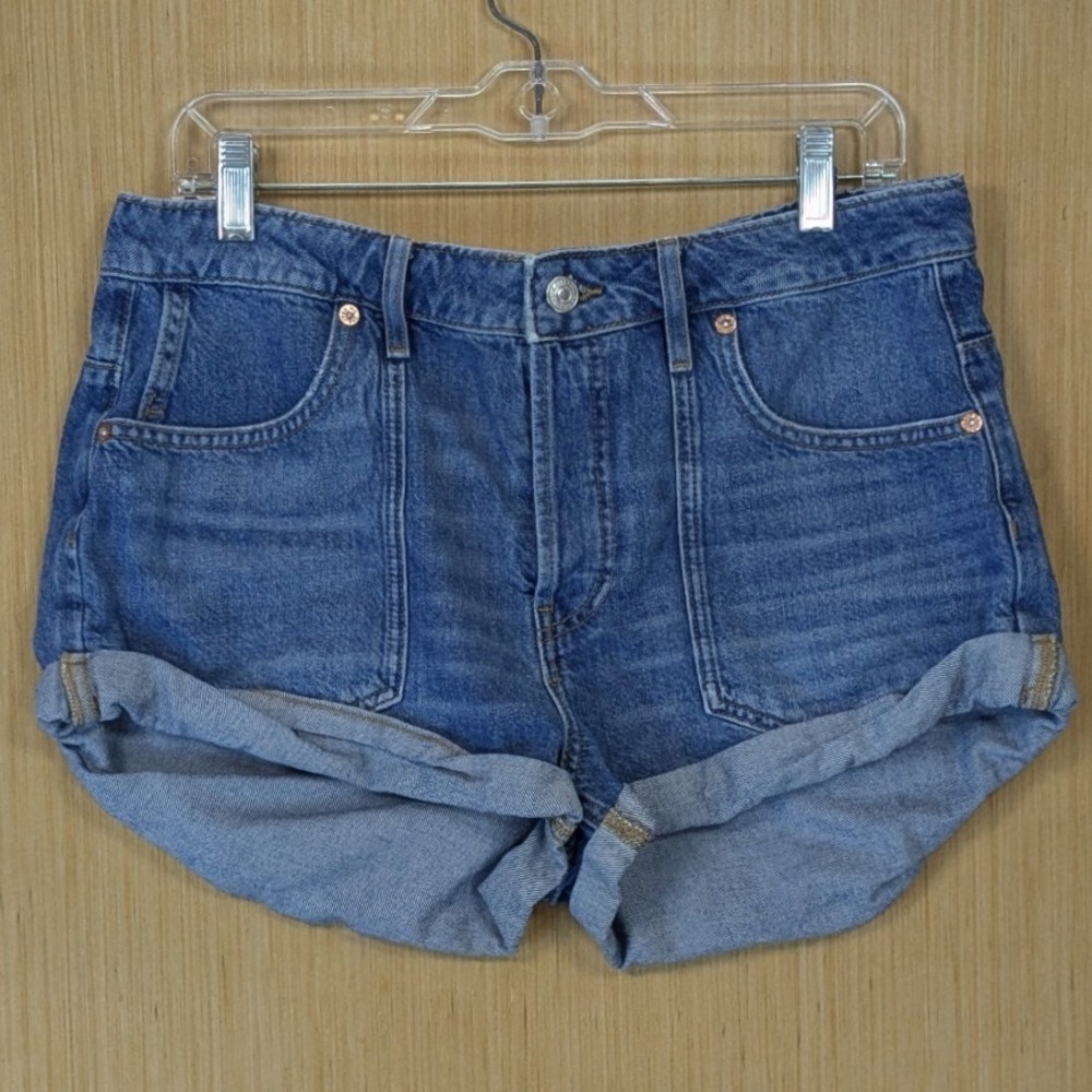 We The Free Free People‎ Denim Shorts Slouchy Medium Wash Cuffed Button Fly 30